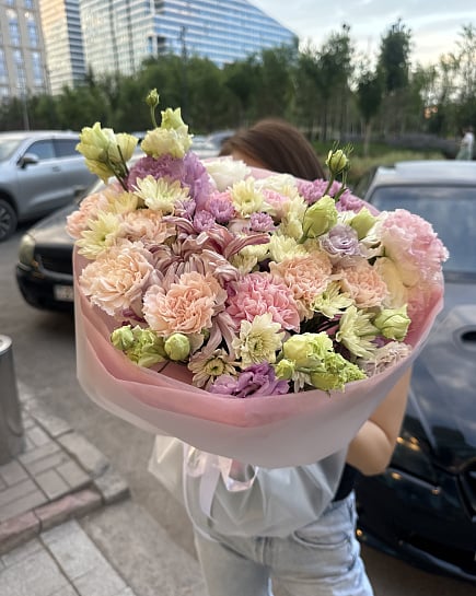 Пастельный микс из гвоздик и эустомы с доставкой по Астане
