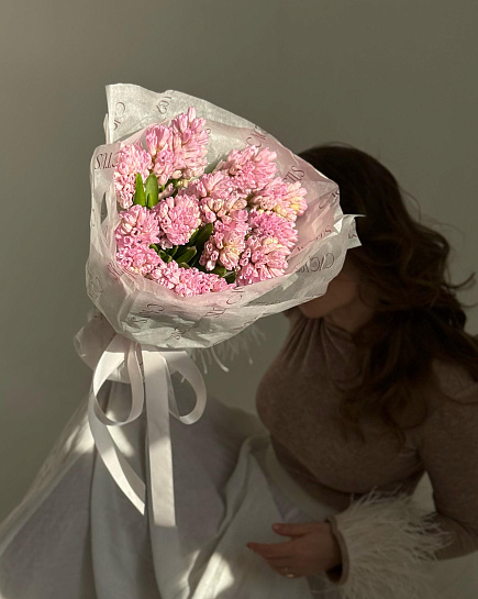 Гиацинты PINK в брендированной коробке-переноске   с доставкой по Астане