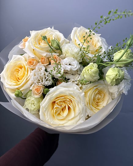 Солнечная палитра с кустовыми розами с доставкой по Астане