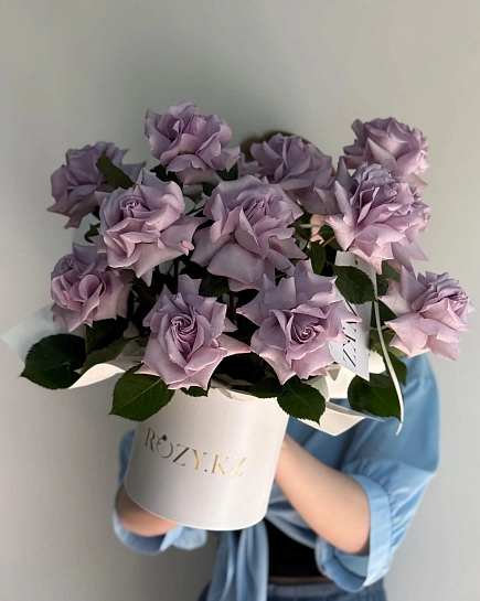 Композиция из 11 французских фиолетовых роз  с доставкой по Астане