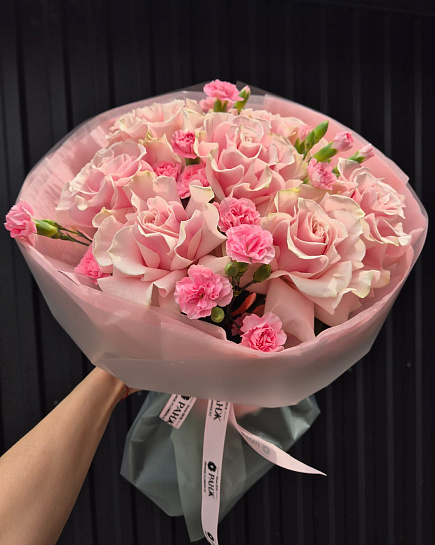 Розовое очарование с кустовыми розами with delivery to Almaty