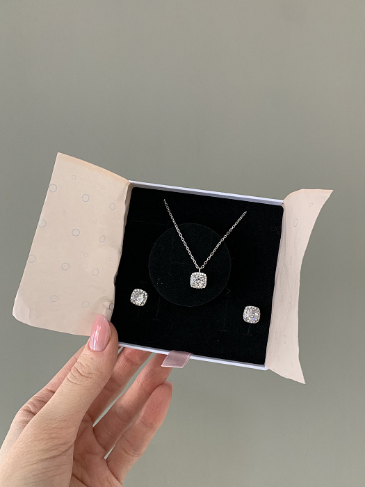 Set 1 (earrings and necklace)
