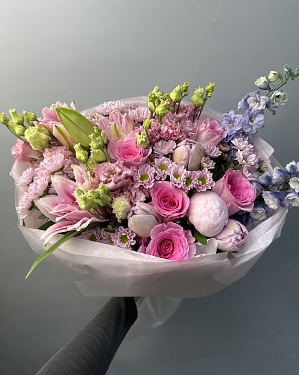 Розовое очарование с дельфиниумом с доставкой по Астане