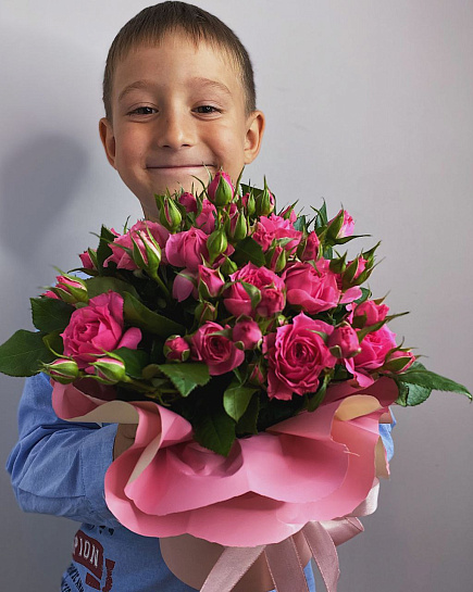 Cloud of spray roses with delivery to Astana