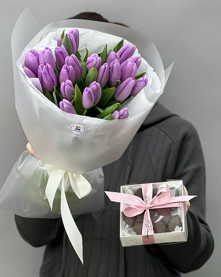 Bouquet of Iftar combo with chocolate covered dates flowers delivered to Almaty