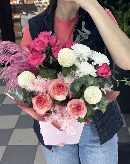 Розовое очарование с кустовыми розами с доставкой по Астане