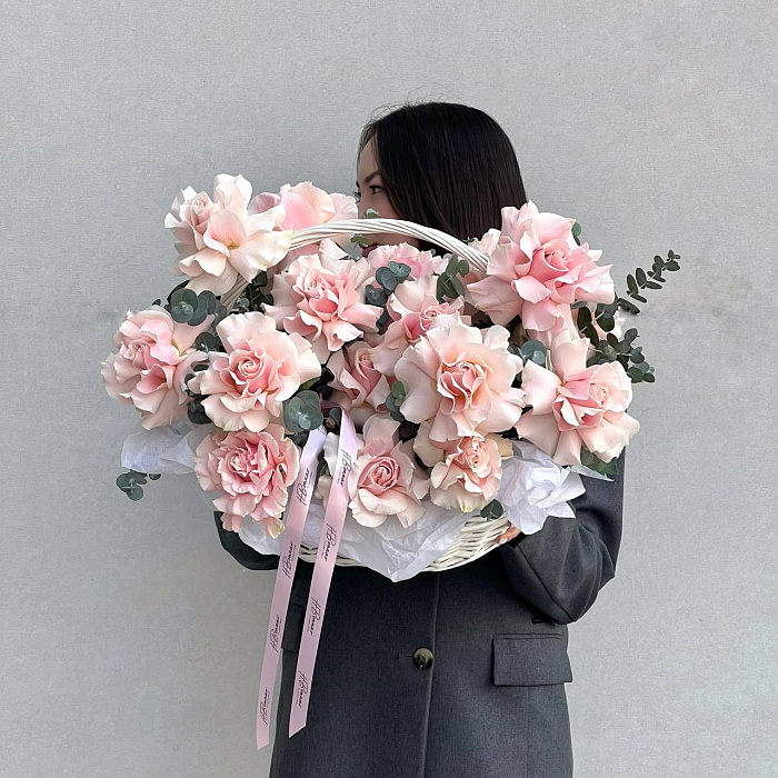 Basket of roses of love