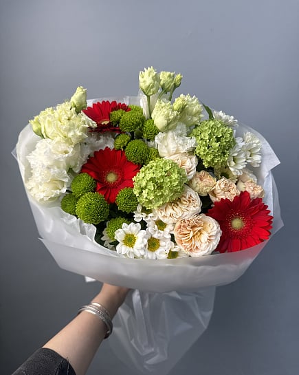 Яркий микс с пионовидными розами и герберами с доставкой по Астане