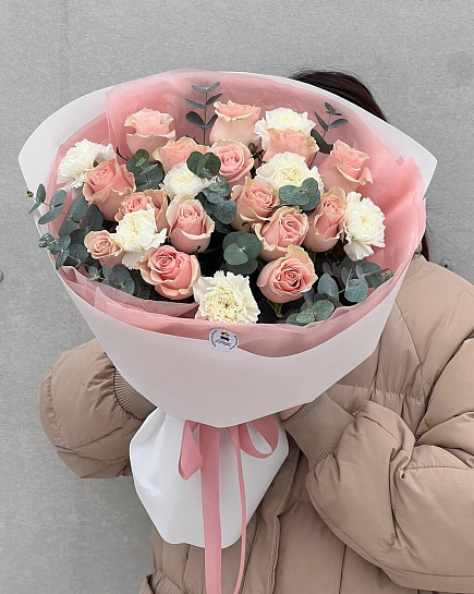 Букет из роз и диантусов для Любимой с доставкой по Алматы