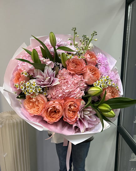 Большой круглый букет с розами и гортензией with delivery to Astana