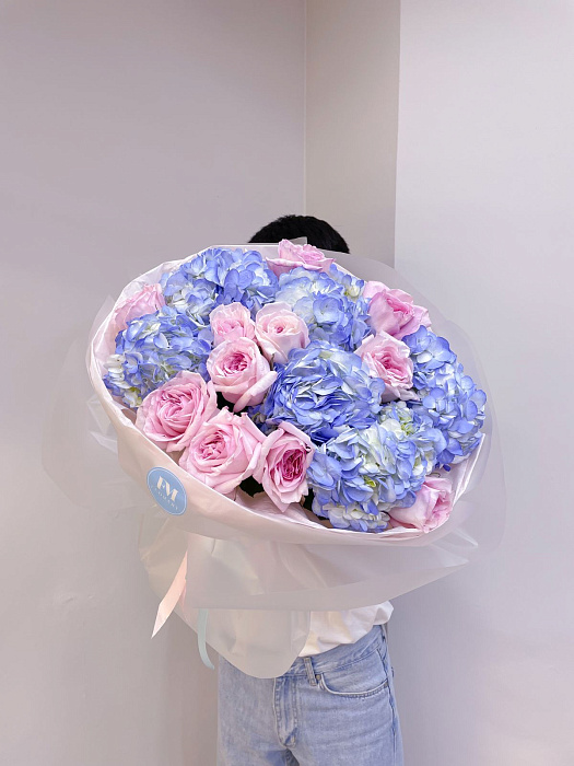 Bouquet of hydrangea and peony roses