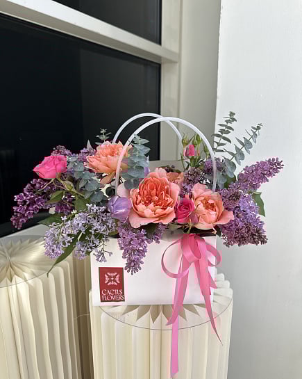 Весеннее очарование: пионовидные розы и сирень с доставкой по Астане