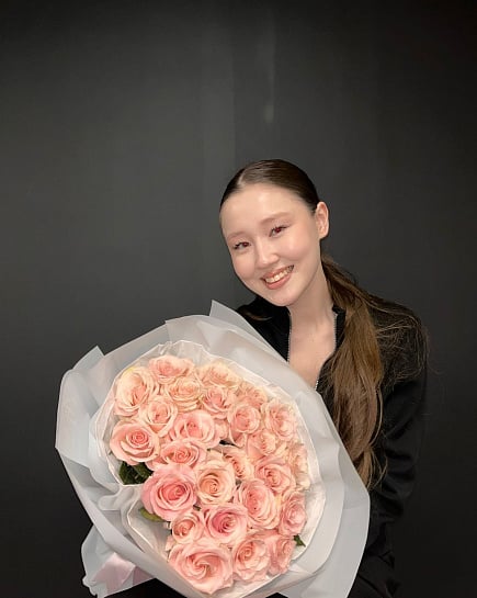 Нежный букет из розовых роз и кустовой розы с доставкой по Астане