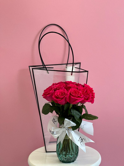 Vase of roses and carrying bag