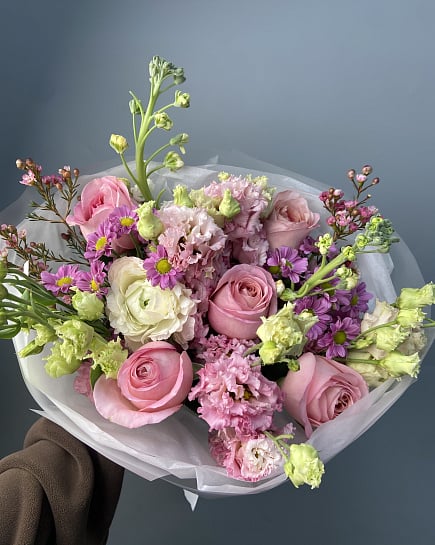 Нежный букет с розами и ранункулюсом с доставкой по Астане