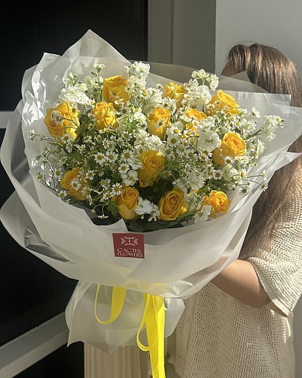 Солнечный букет с розами и маттиолой with delivery to Astana
