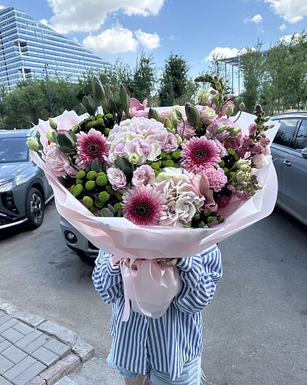 Розовое очарование с гортензией с доставкой по Астане