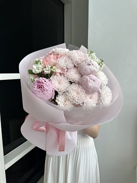 Зефирное облако из пионов и хризантем