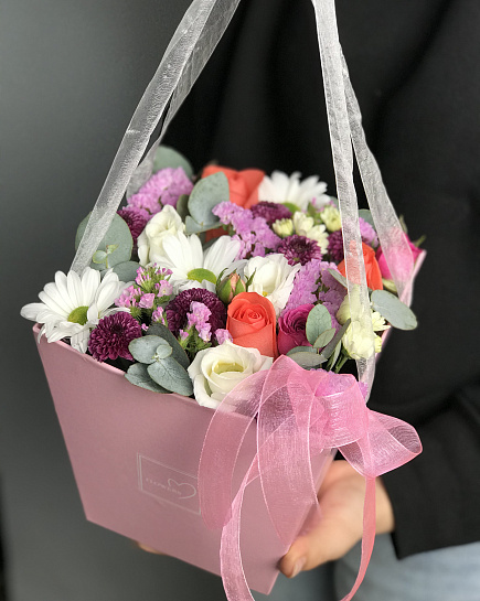 Сборный букет цветов в коробке "Сюрприз" с доставкой по Астане
