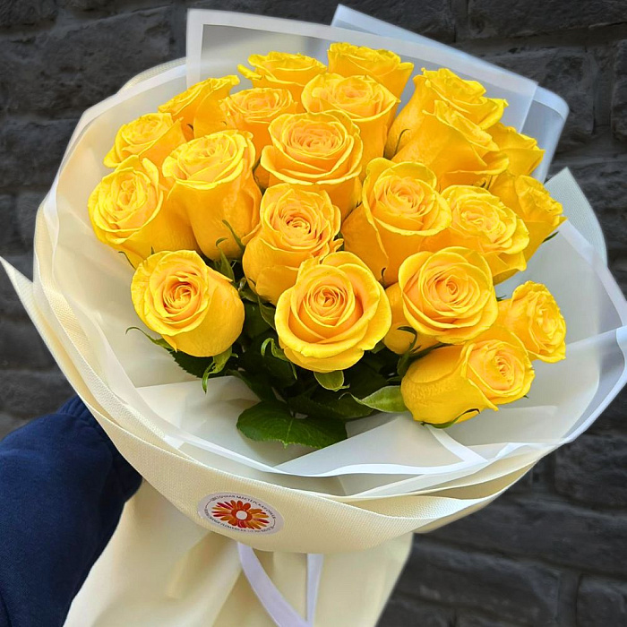 Bouquet of 21 Ecuadorian Roses with Delivery in Almaty