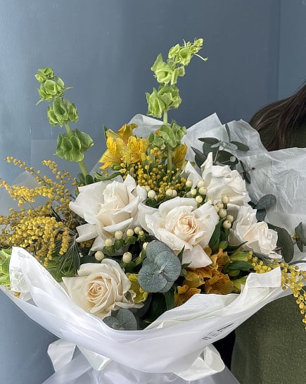 Солнечный дуэт роз и мимозы с доставкой по Астане