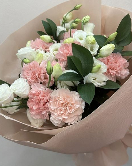 Bouquet Romance of lisianthus and carnations with delivery to Almaty