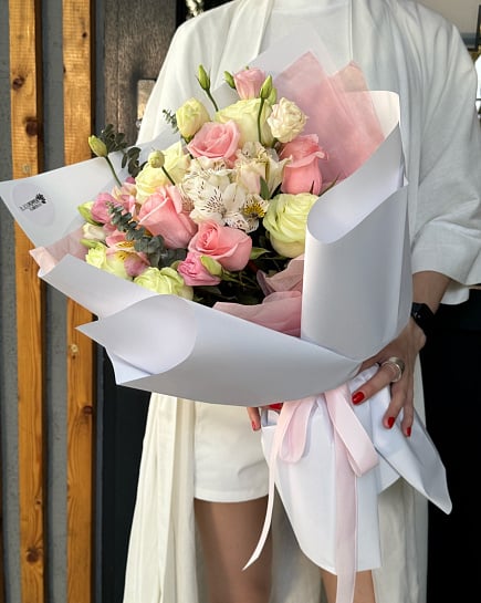 Романтичный микс из роз и эустомы with delivery to Almaty