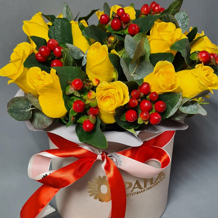 YELLOW ROSES IN A BOX