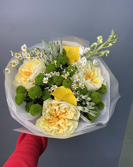 Солнечный букет из пионовидных роз и калл с доставкой по Астане