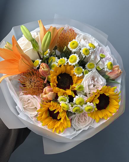 Солнечный микс с подсолнухами и лилиями с доставкой по Астане