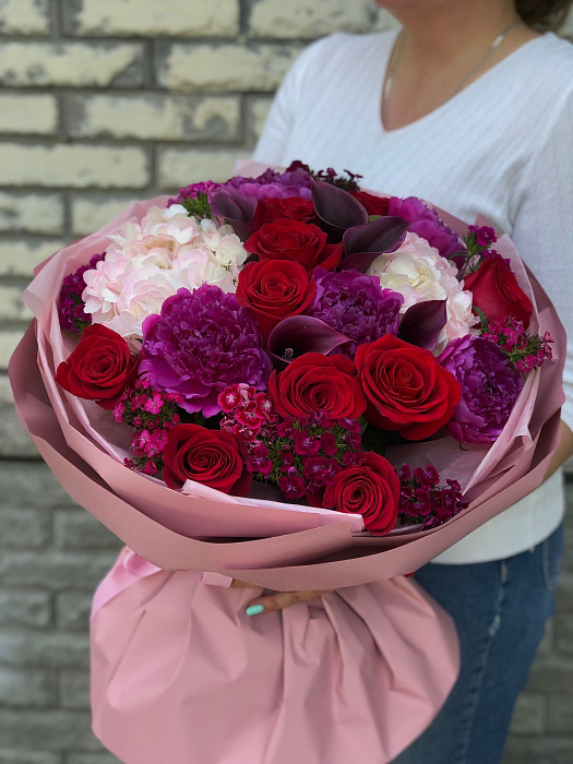 Bouquet with red roses