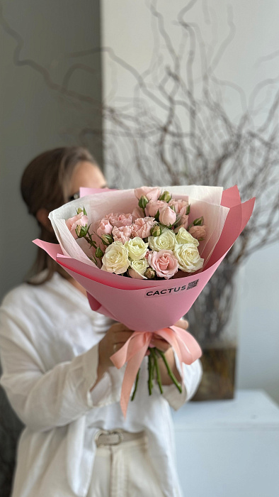 Bouquet “MONO” of spray roses