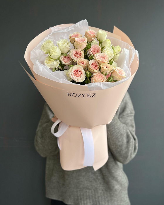 Bouquet of 7 spray roses
