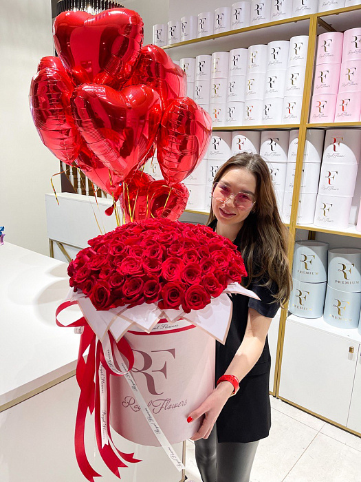 101 roses in a Giant Box