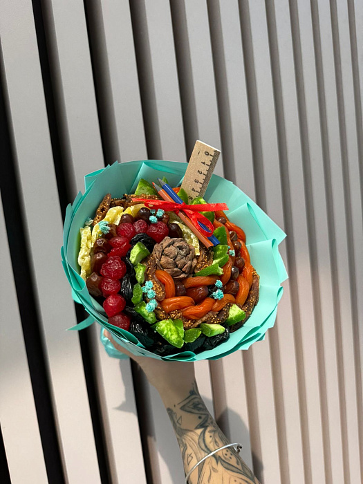 Dried fruit bouquet for Knowledge Day