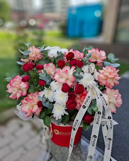 Яркий микс из кустовых роз и хризантем with delivery to Almaty