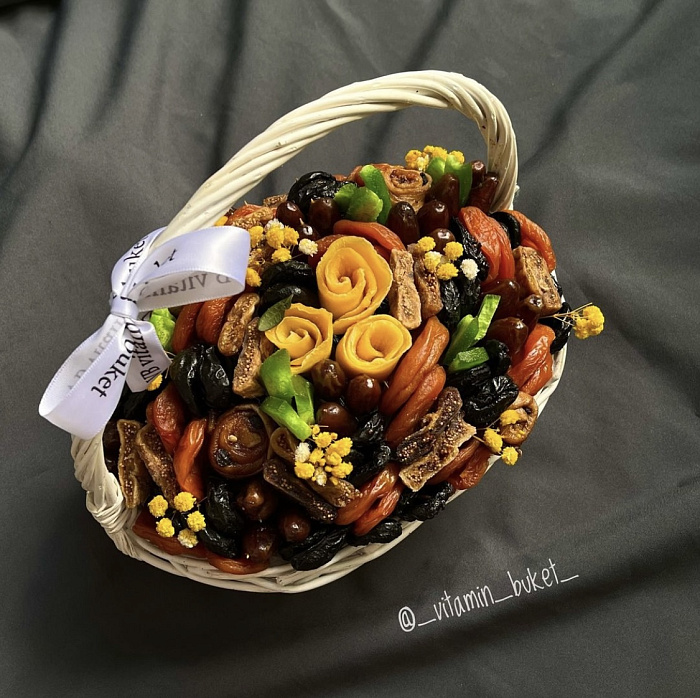 Dried fruit basket