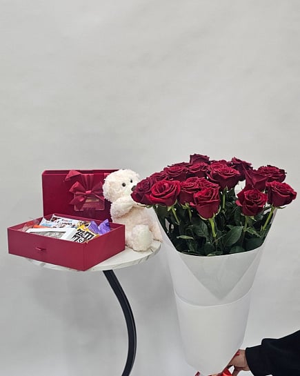 Классический букет из красных роз с доставкой по Астане