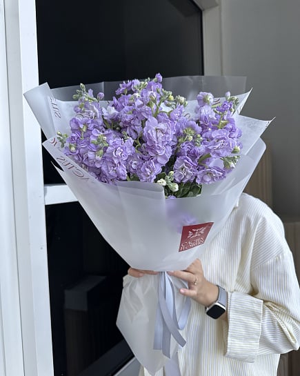 Фиолетовый круглый букет из маттиолы with delivery to Astana