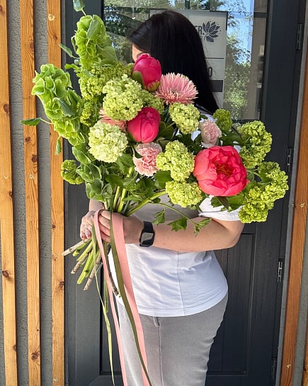 Пионовый восторг с вибурнумом with delivery to Almaty