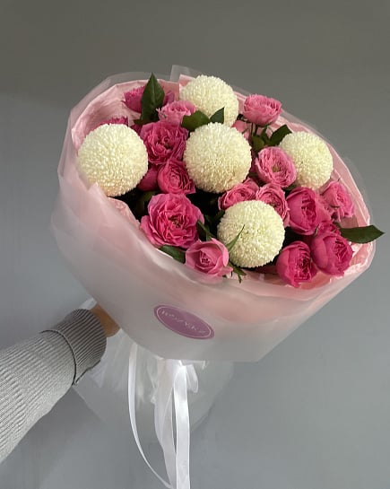 Розово-белый круглый букет роз и хризантем with delivery to Astana