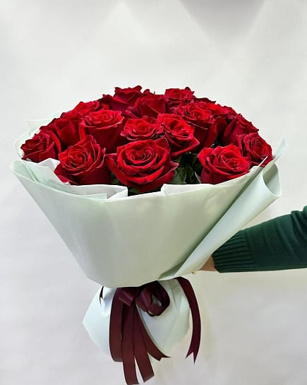 Классический букет из красных роз с доставкой по Астане