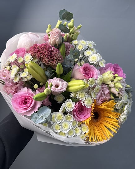 Яркий микс с герберой и розами с доставкой по Астане