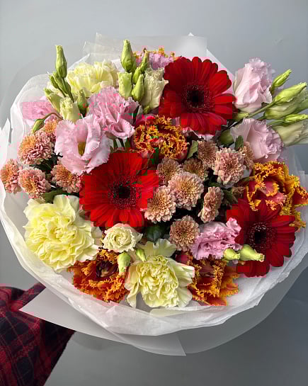 Яркий букет с герберами и эустомой с доставкой по Астане
