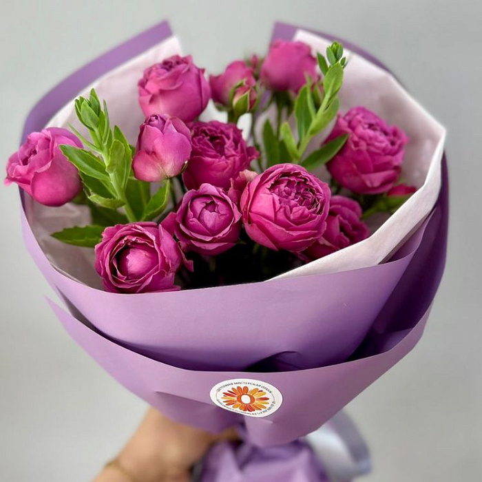 Bouquet of 3 spray roses in Almaty