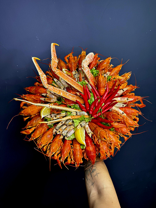 Bouquet of crayfish, crab claws and sea food