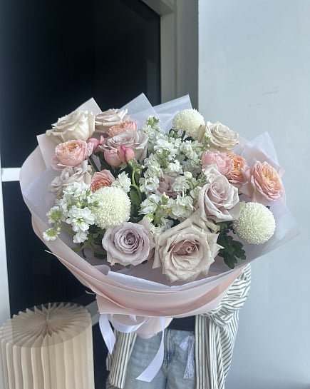 Розово-белый большой круглый букет с розами with delivery to Astana