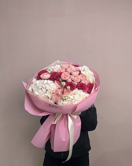 Букет из пионовидных роз и гортензий в розовых тонах с доставкой по Астане