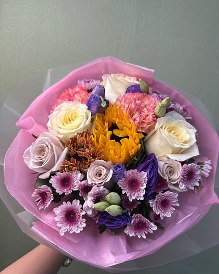Солнечный микс с подсолнухом и розами with delivery to Astana