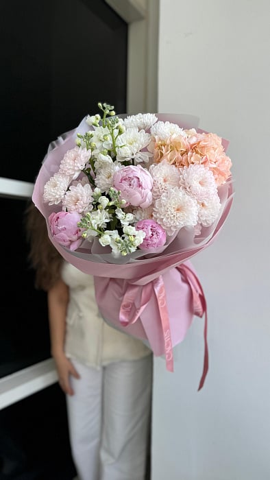 Нежный букет с пионами и экзотикой - купить в Astana с доставкой